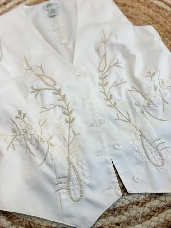 🌾 Orvis White Vest with Beige Floral Embroidery - Picture 2 of 5